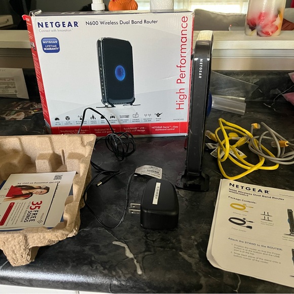 NETGEAR N600 Dual Band Router - Picture 2 of 4